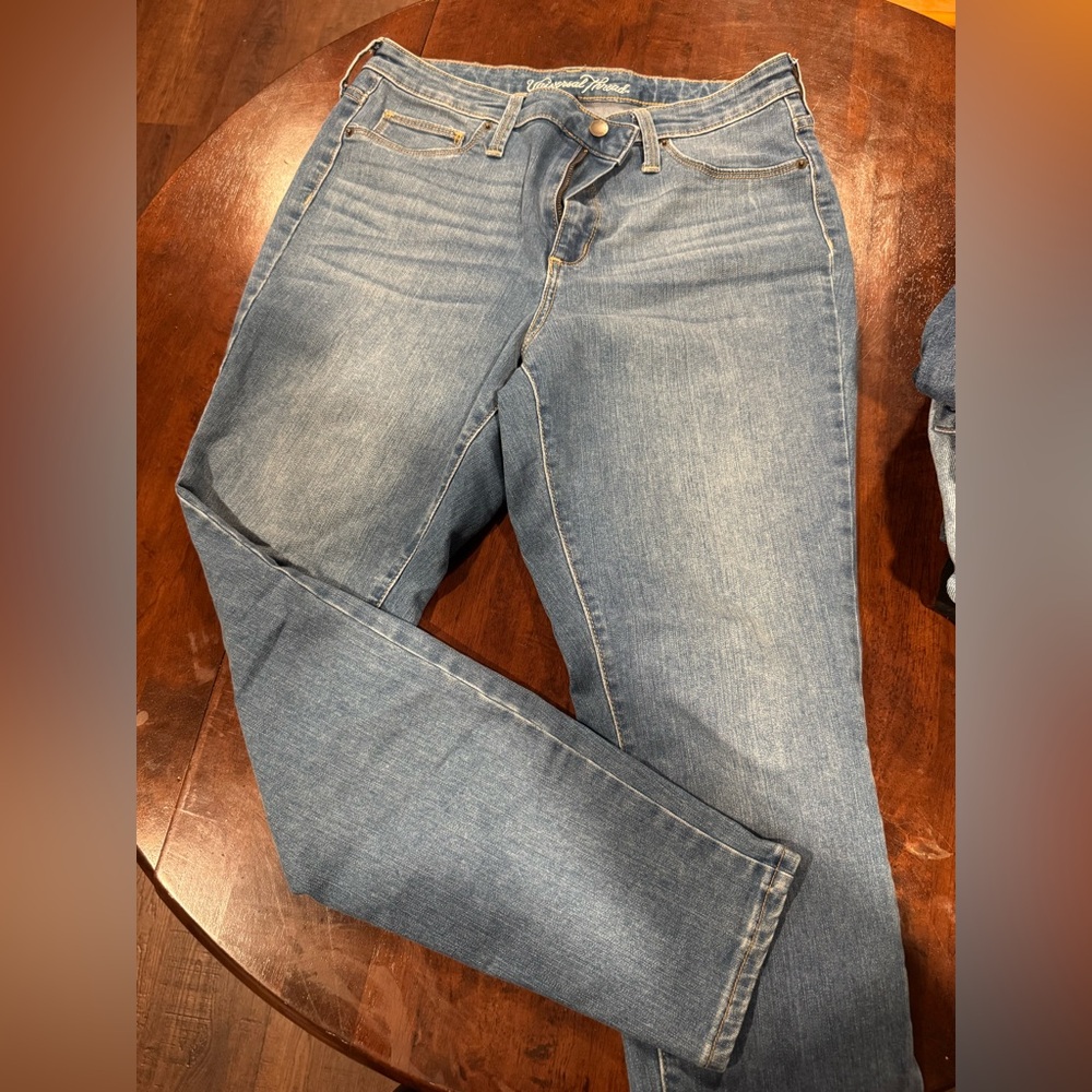 **LIKE NEW** Universal Thread High Rise Jegging